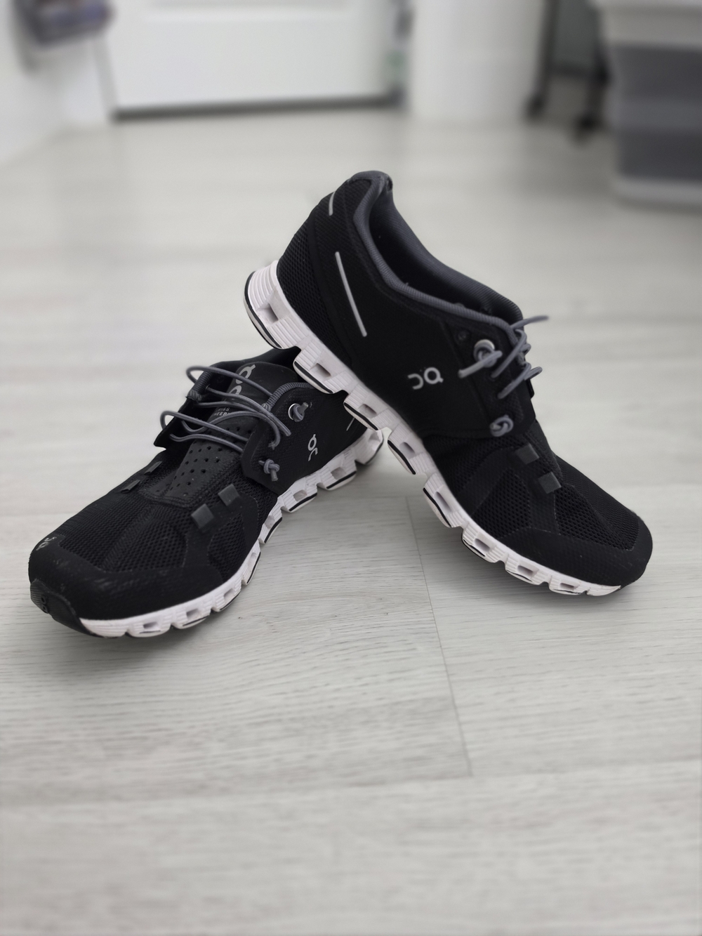 On Cloud Running Shoes - Black